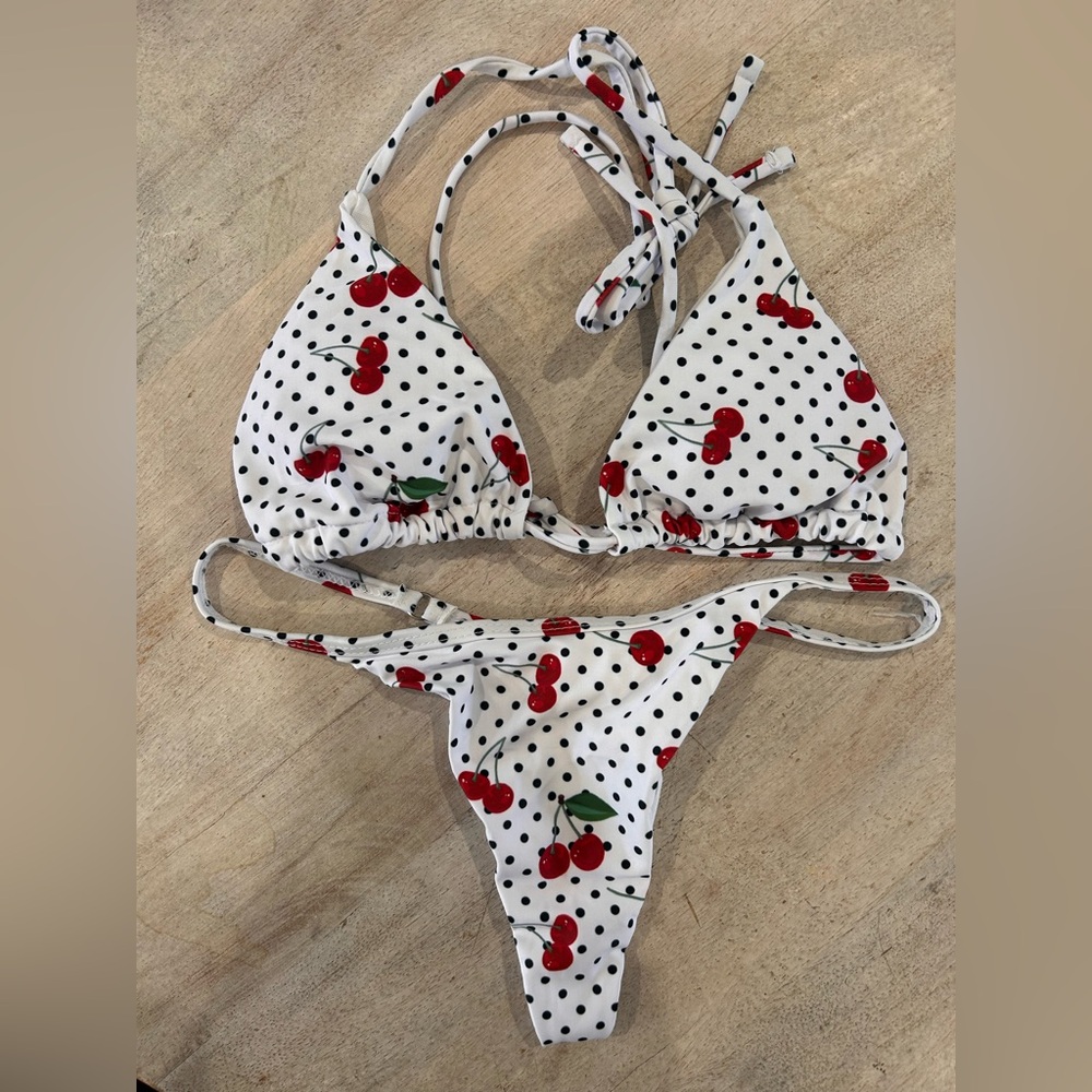 NWOT 🍒🍒 White & Black Polka Dot Thong Bikini with Cherry Print 🍒🍒
